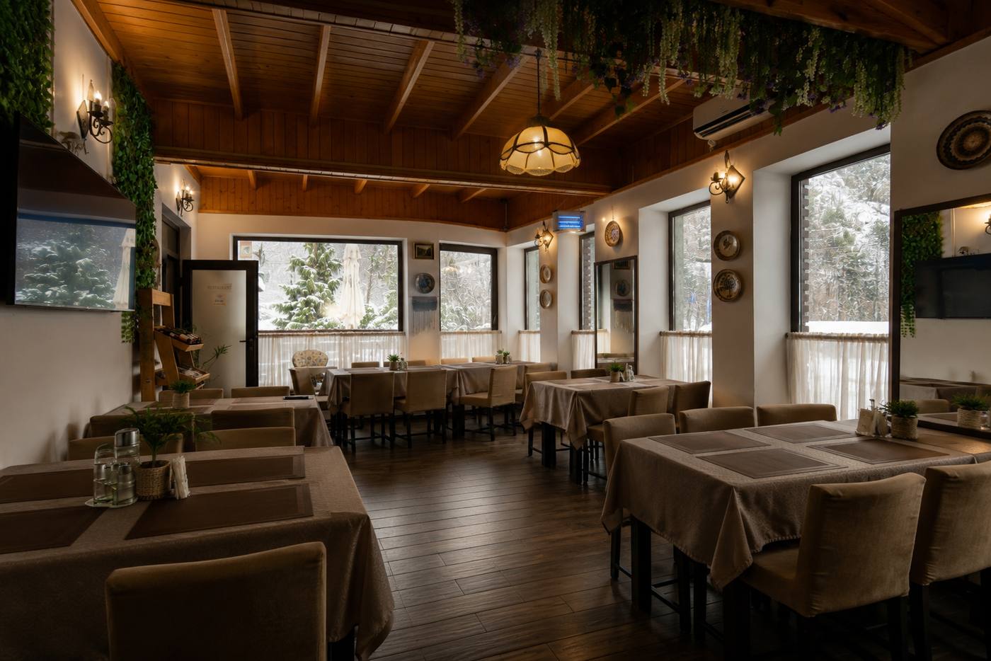 Restaurant & terasă